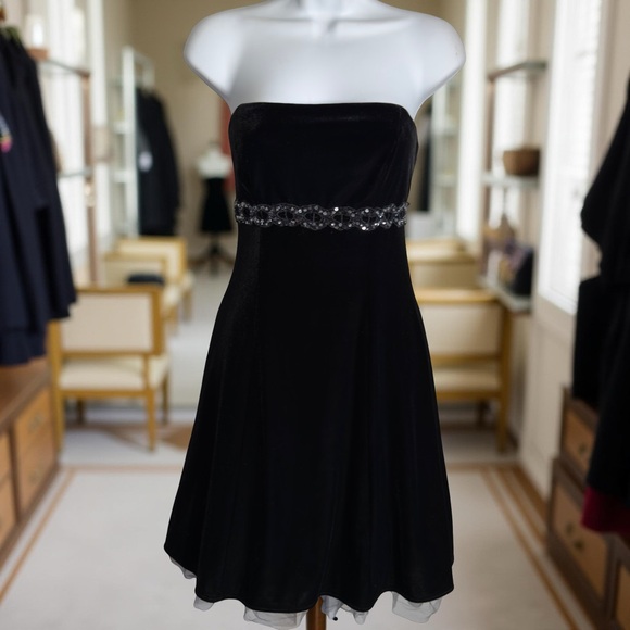 Betsey & Adam by Linda Bernal Vintage Black Velvet Strapless Fit & Flare Dress 8 - Picture 1 of 6